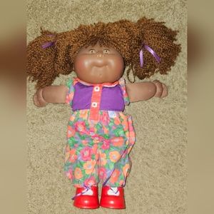 1995 cabbage patch doll (black girl doll) best condition. Mattels first edition.
